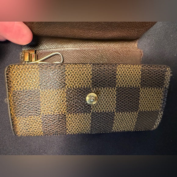 Louis Vuitton Damier Ebene 6 Key Case Holder - Picture 10 of 10